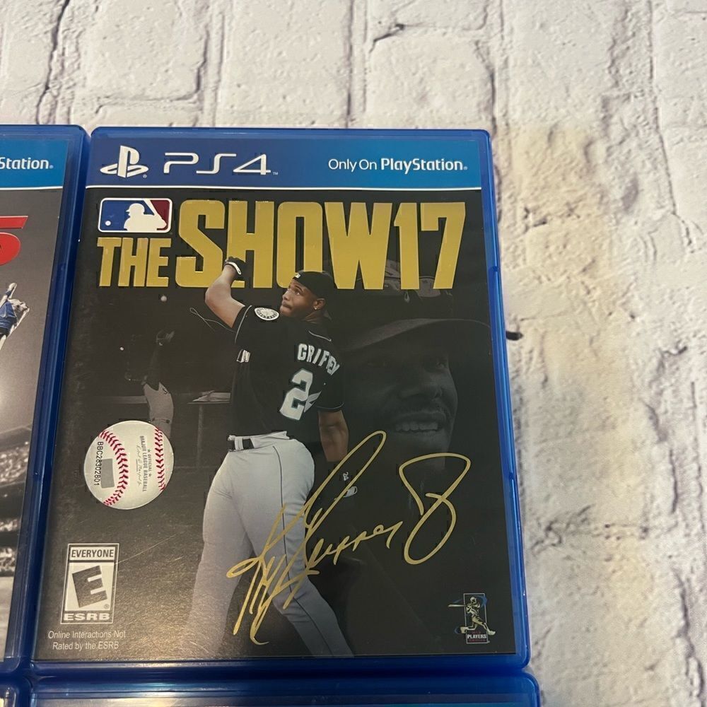 PS4 MLB Games Bundle - Picture 6 of 7